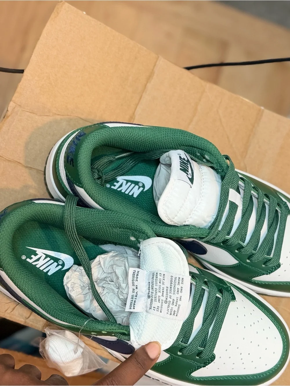Nike Kids Low-Top Sneakers in Green, White & Black